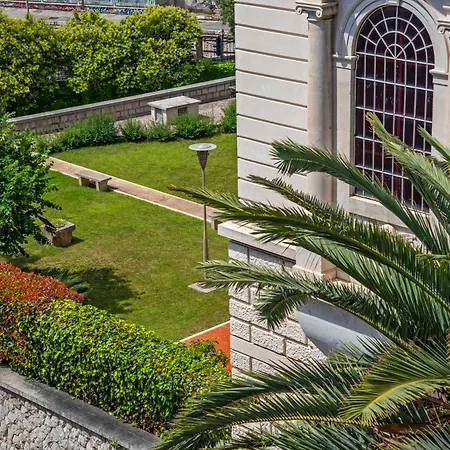 Mariani Luxury In Center Pensión 4*
