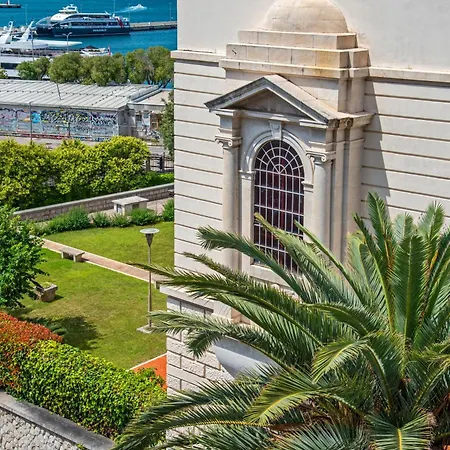 Mariani Luxury In Center Pensión 4*