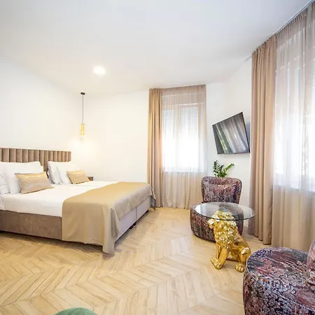 Mariani Luxury In Center Pensión