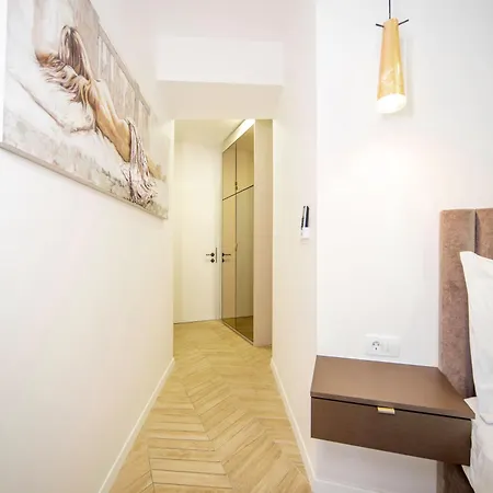 Mariani Luxury In Center Πανσιόν