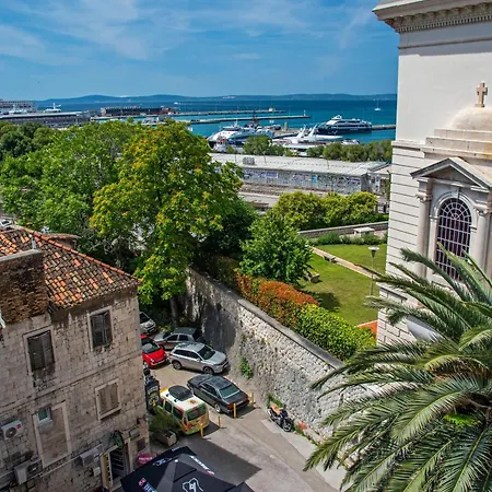 Mariani Luxury In Center Πανσιόν *