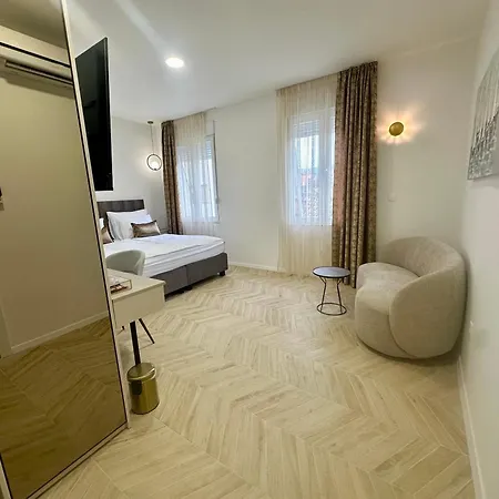 Mariani Luxury In Center *