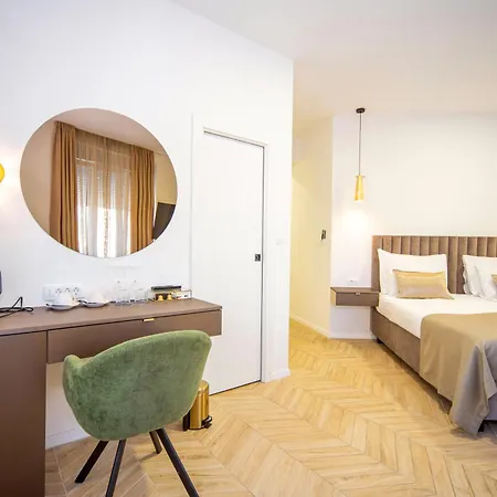 Mariani Luxury In Center Pensjonat 4*