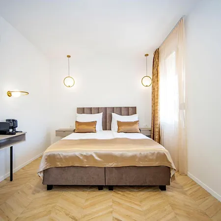 Mariani Luxury In Center Pensjonat 4*